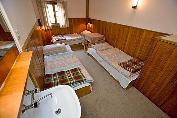 Schronisko Pttk Samotnia Vandrarhem Karpacz Rum bild