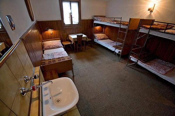 Schronisko Pttk Samotnia Vandrarhem Karpacz Rum bild